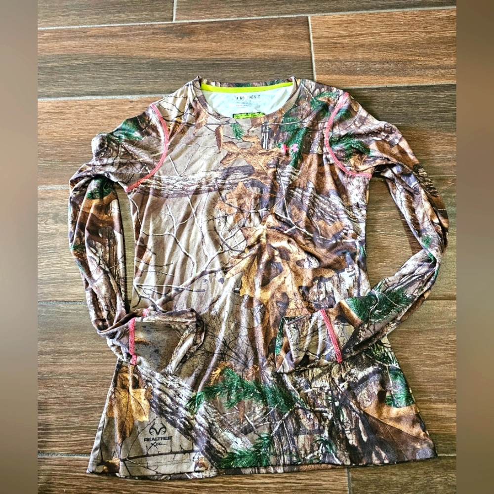 UNDER ARMOUR WOMEN'S CAMOFLAUGE SCENT Control Sz MEDIUM PINK TOP SHIRT